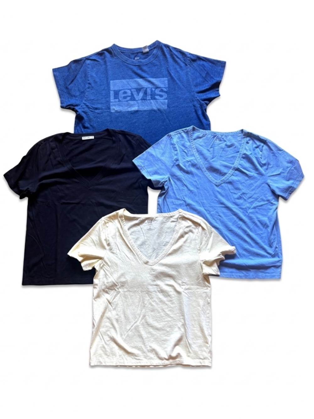 Designer/Casual T-Shirt Bundle (4) - Levi's, Marine Layer, GAP - Medium/Large